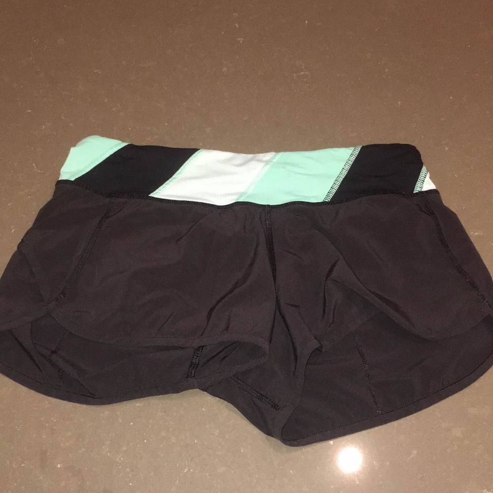 Lululemon seed shorts size 4- 4way stretch black